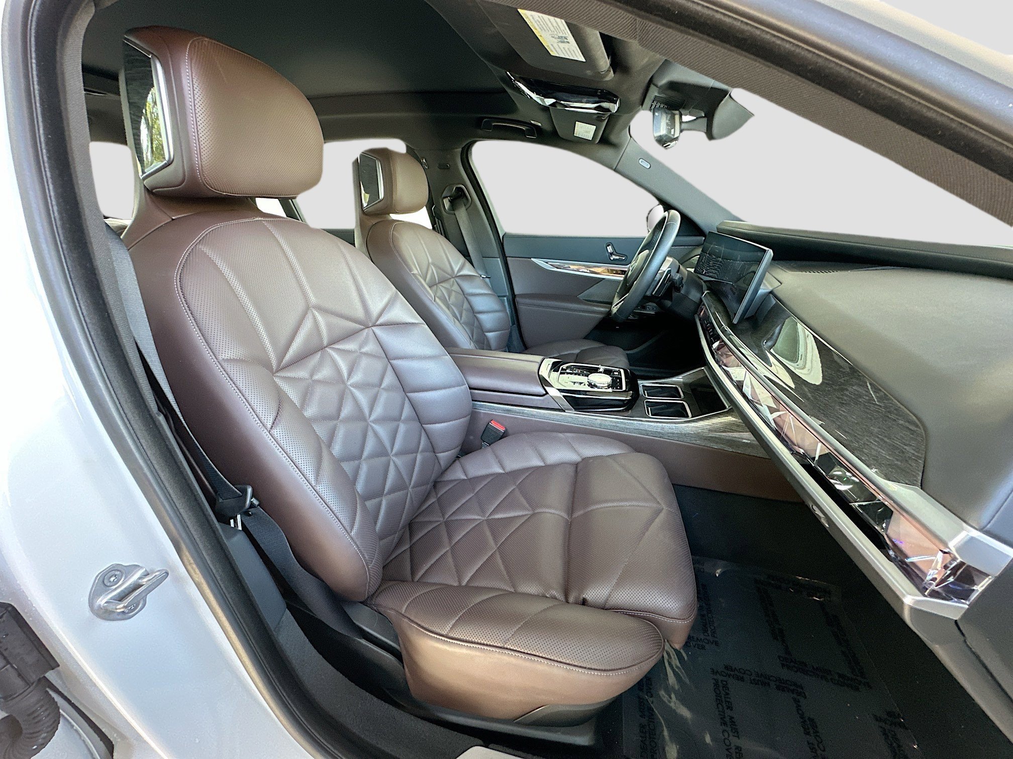 Used 2023 BMW 740i w/ Parking Assistance Package image 30