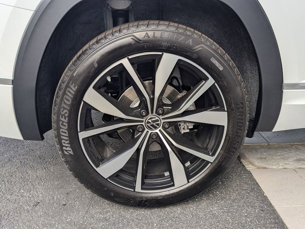 New 2026 Volkswagen Atlas SEL Premium R-Line image 24