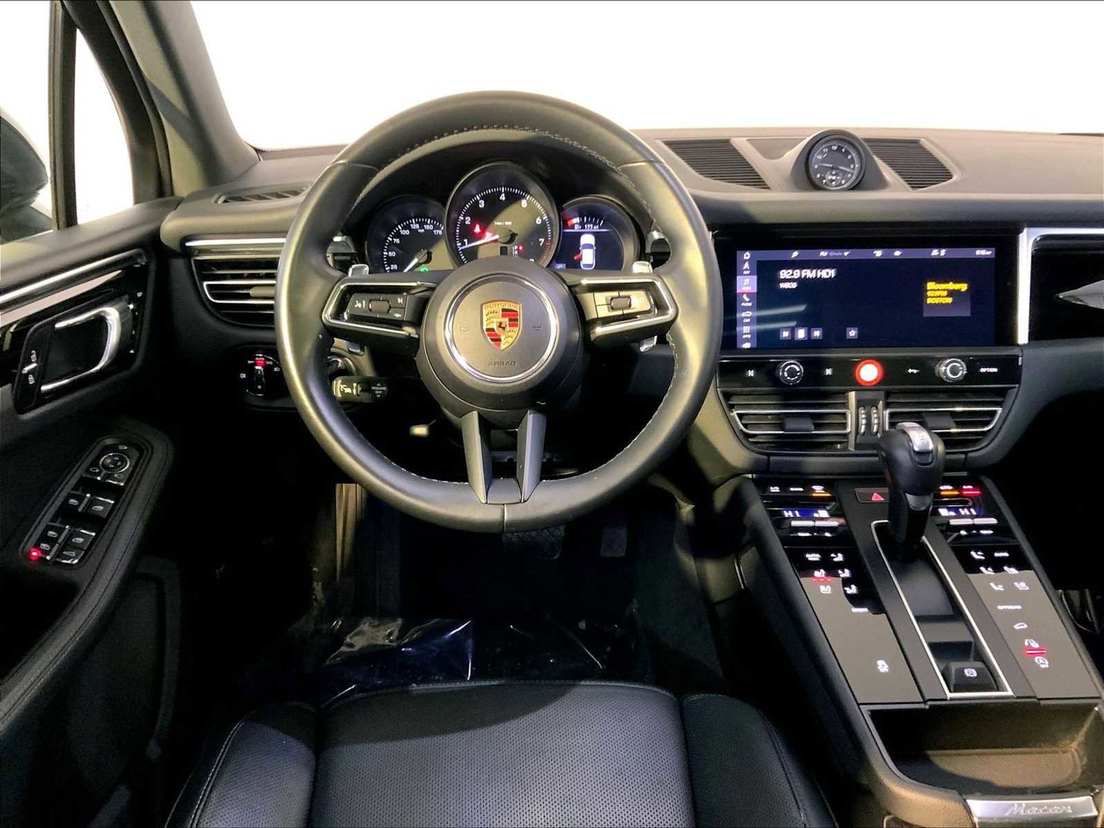 Certified 2024 Porsche Macan image 13