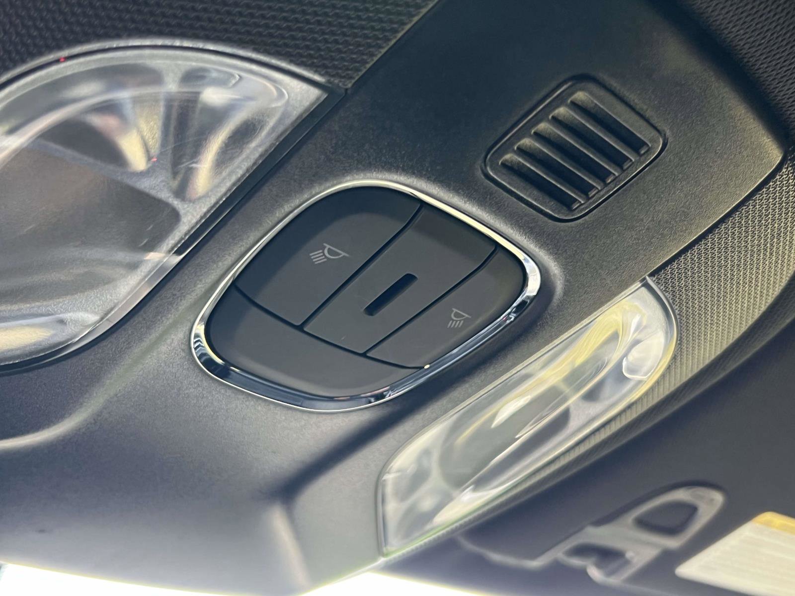 Used 2023 Jeep Compass Limited image 10