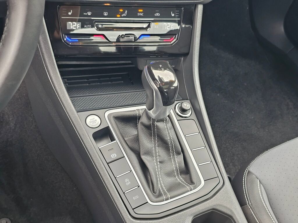 Certified 2025 Volkswagen Jetta SE w/ Sunroof Package image 22