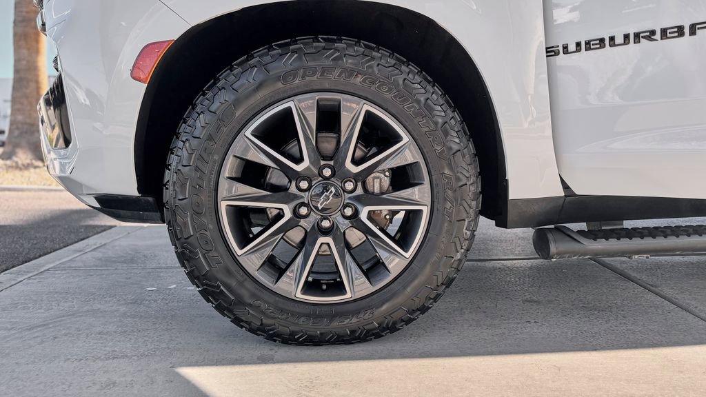 Used 2022 Chevrolet Suburban Z71 w/ Z71 Off-Road Package image 3