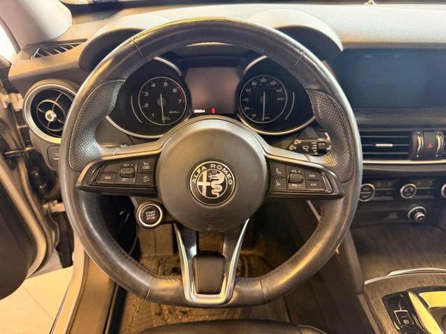 Used 2020 Alfa Romeo Stelvio AWD w/ Nero Edizione image 16