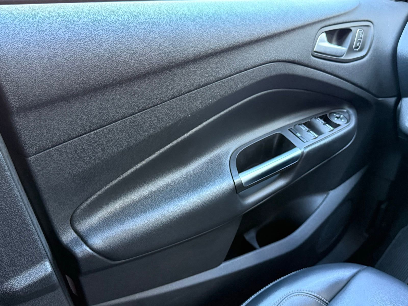 Used 2019 Ford Escape SEL image 31