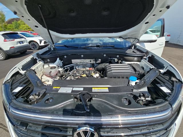 Used 2024 Volkswagen Atlas SEL Premium R-Line AWD/4WD image 32