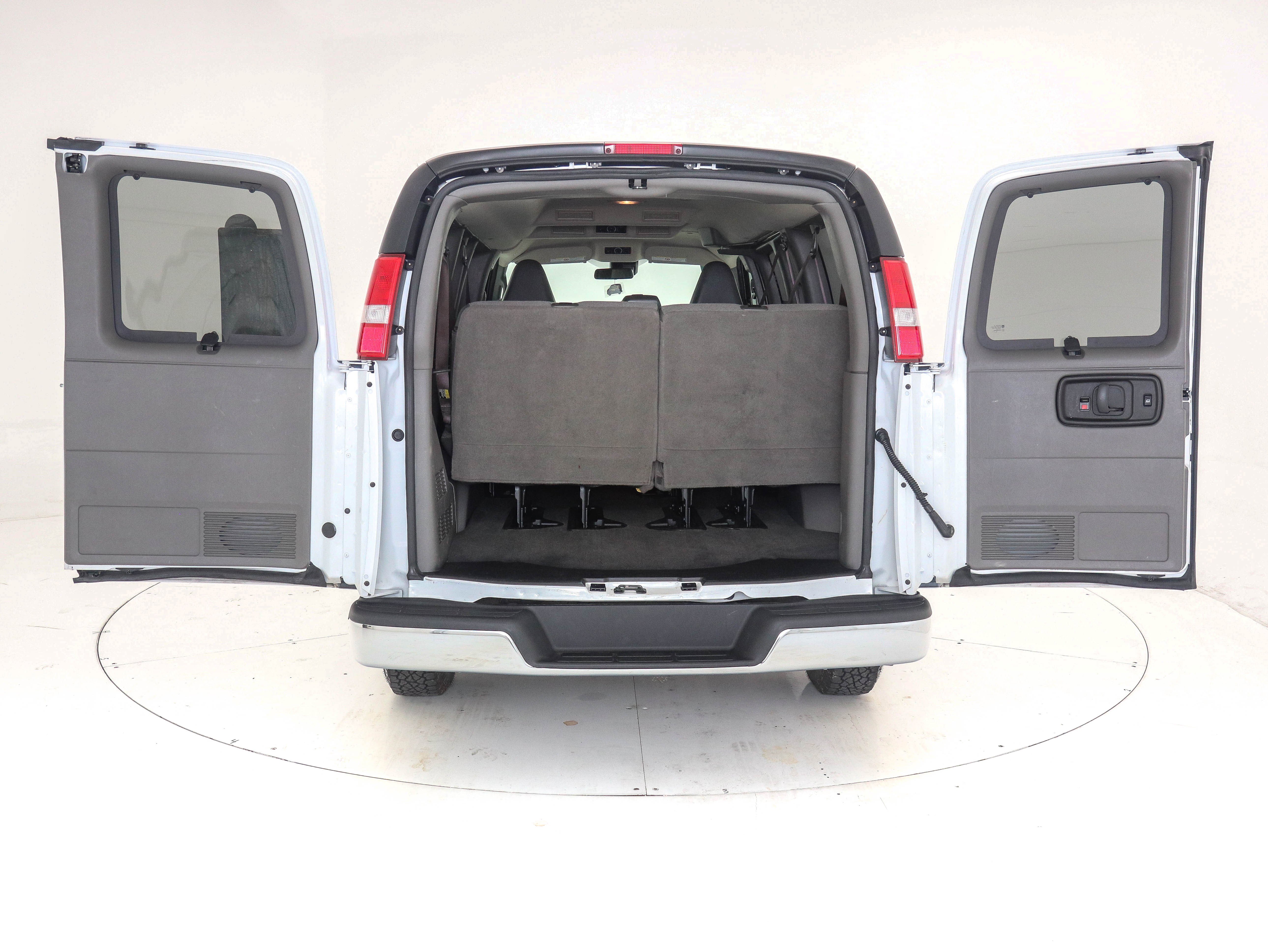 Used 2020 Chevrolet Express 3500 LT w/ LT Preferred Equipment Group image 10