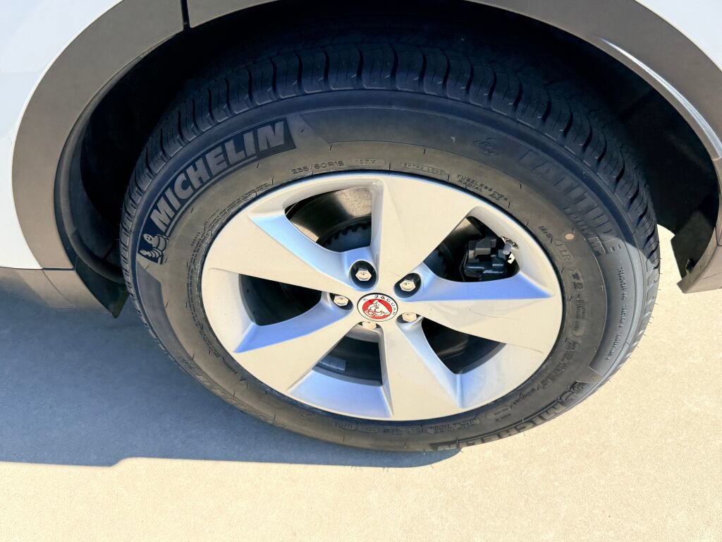 Used 2021 Jaguar E-PACE image 9