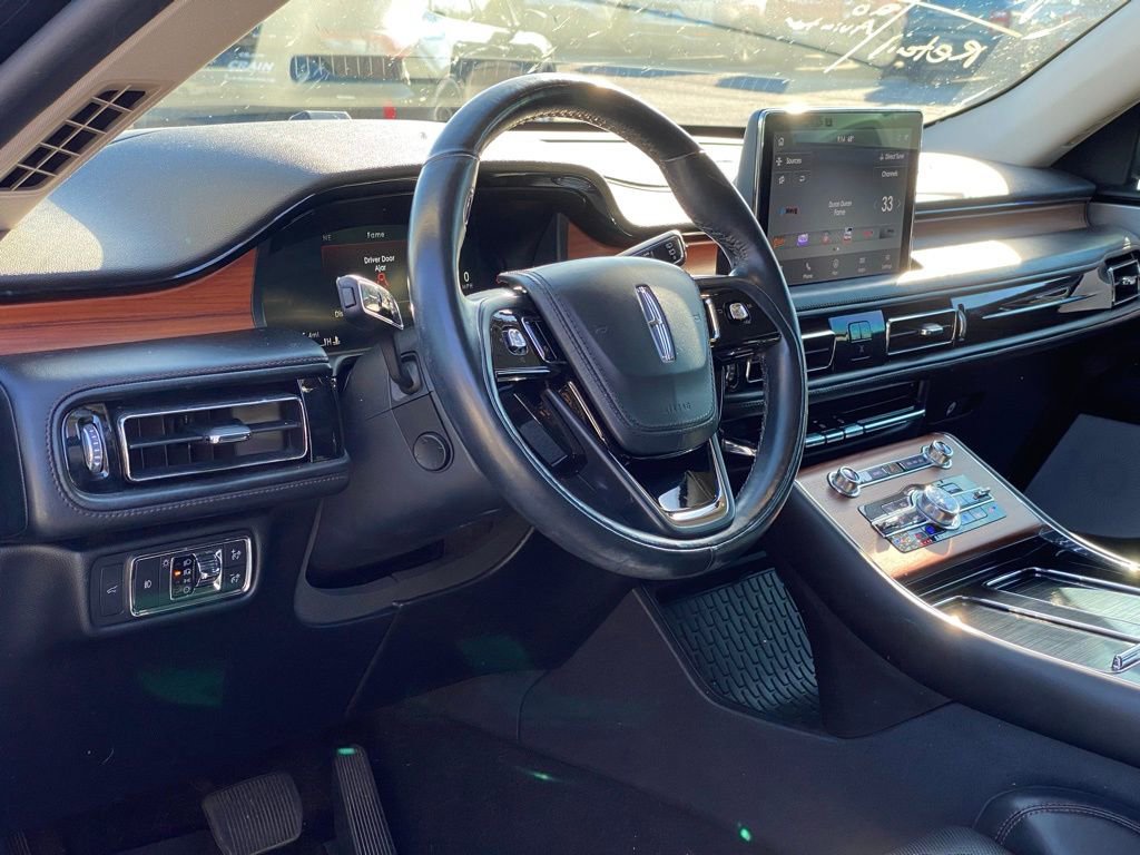 Used 2020 Lincoln Aviator Reserve w/ Equipment Group 202A image 9