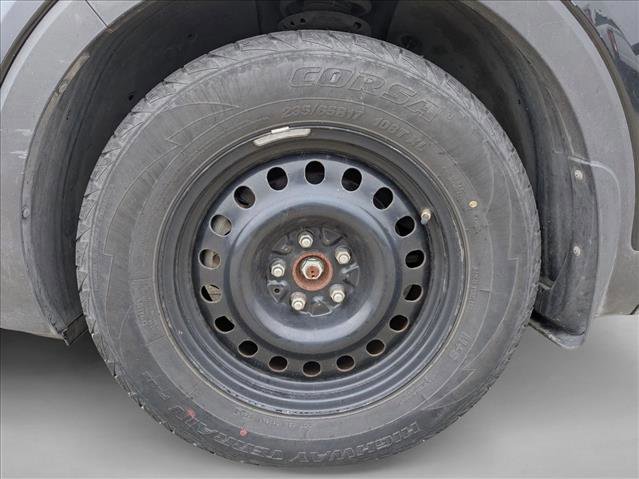 Used 2017 Kia Sorento L image 19