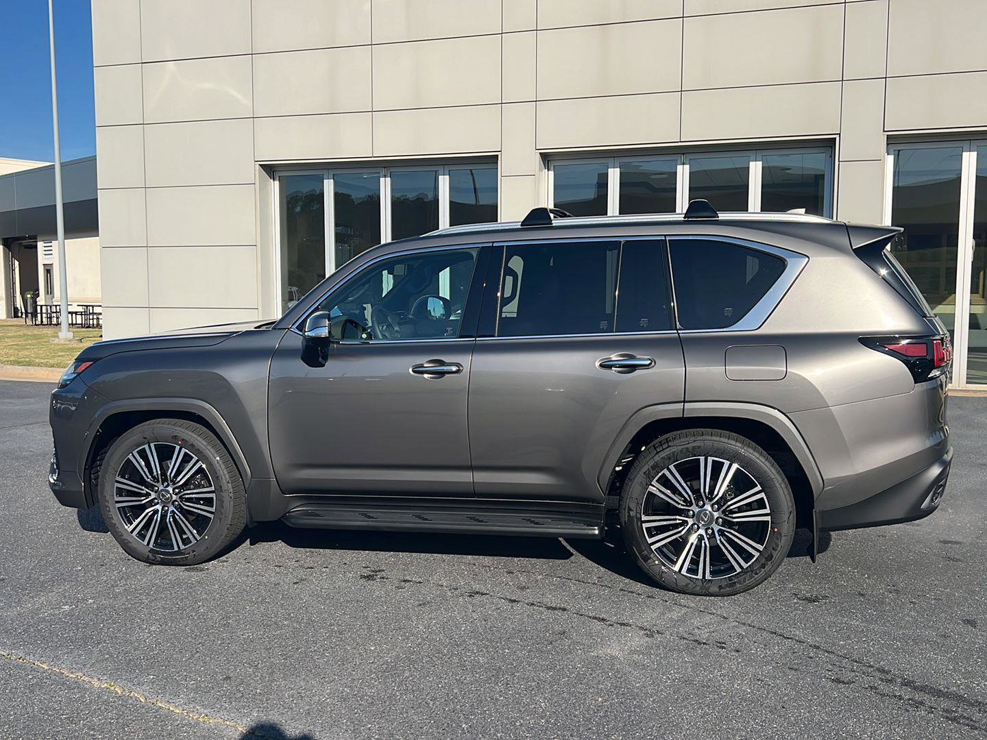 New 2026 Lexus LX 600 4WD w/ Luxury Package image 3