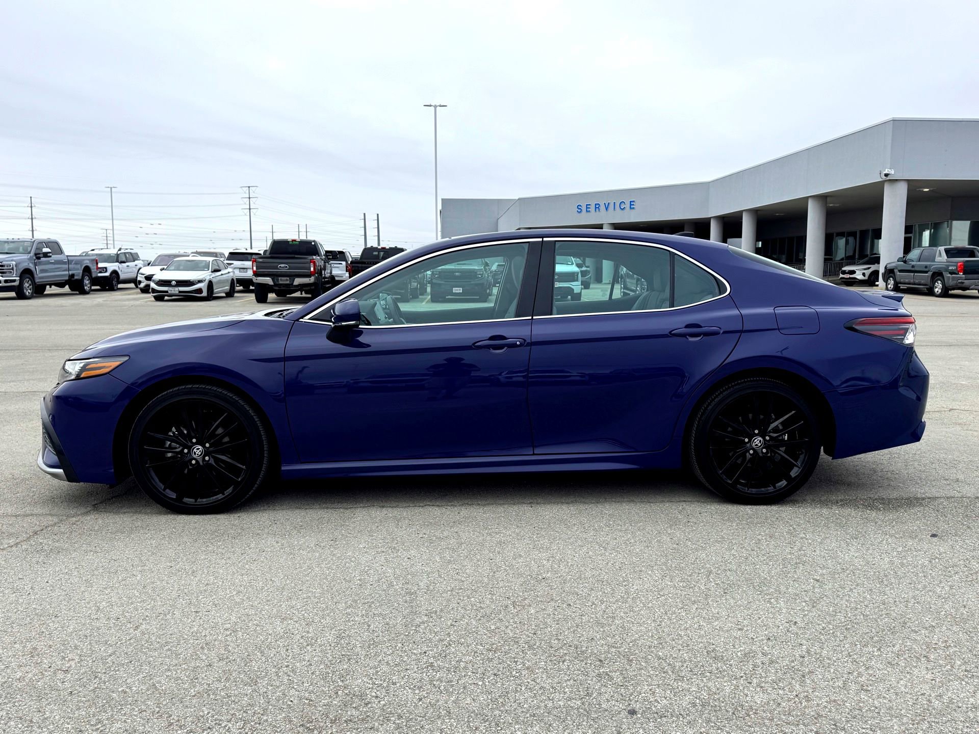 Used 2024 Toyota Camry XSE w/ Navigation Package image 10