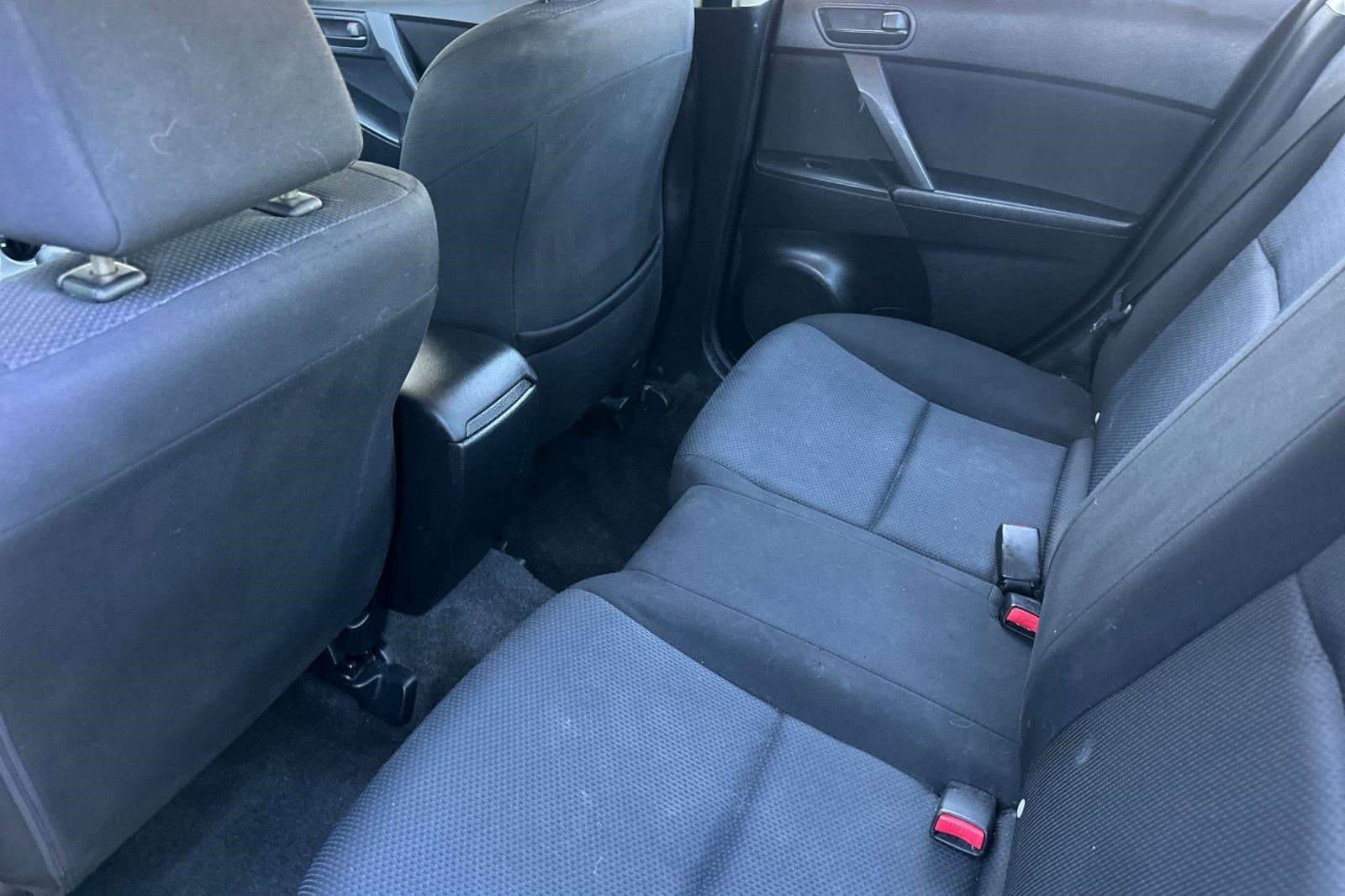 Used 2011 MAZDA MAZDA3 i Sport image 25