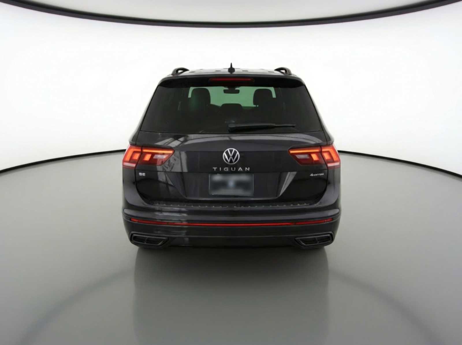 Used 2022 Volkswagen Tiguan SE R-Line image 4