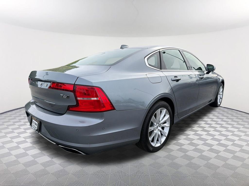 Used 2017 Volvo S90 T6 Momentum w/ Vision Package image 5