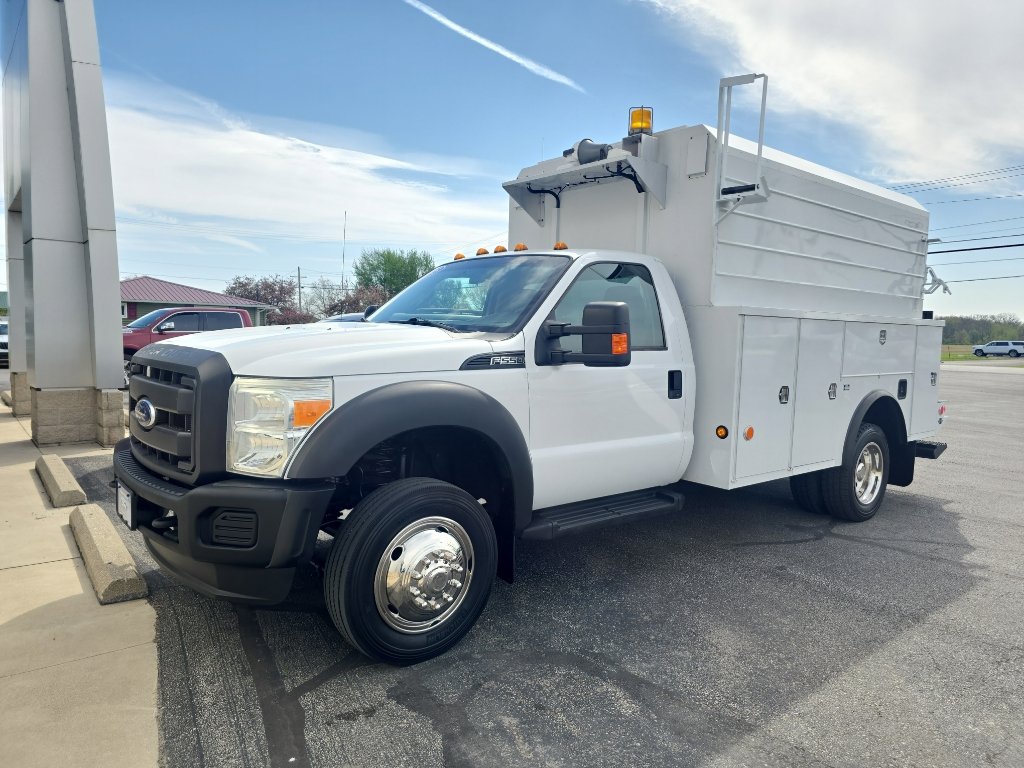 Used 2015 Ford F550 2WD Regular Cab Super Duty image 2