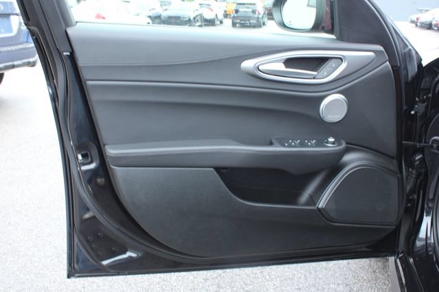 Used 2024 Alfa Romeo Giulia Ti AWD/4WD image 10