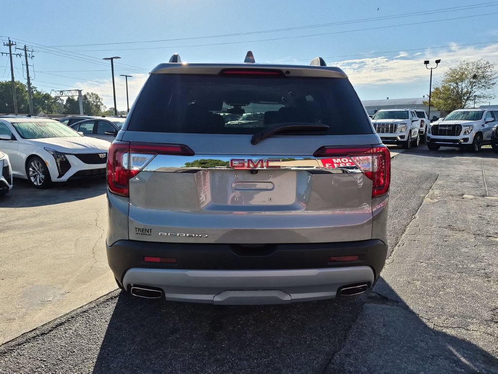 Used 2023 GMC Acadia SLT w/ Technology Package FWD image 3