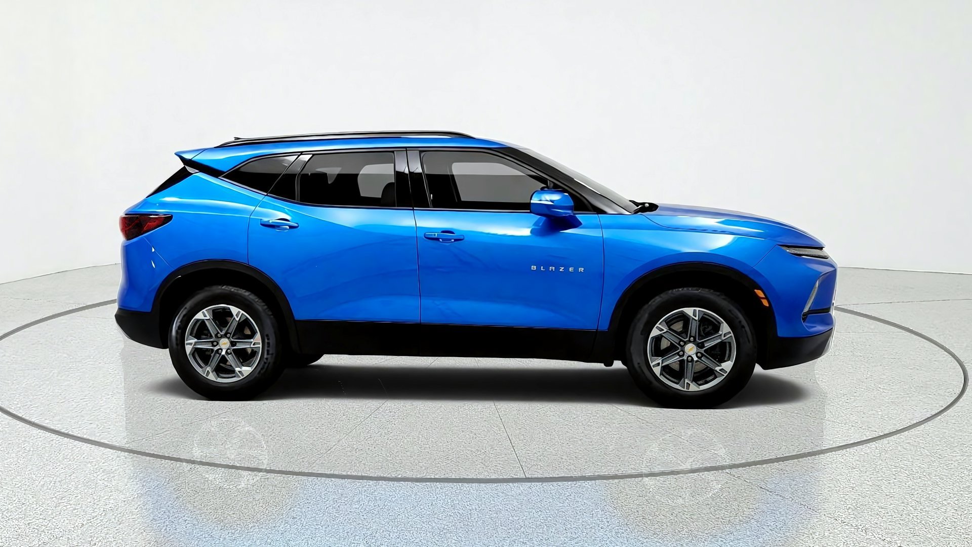 Used 2024 Chevrolet Blazer LT w/ Sound & Technology Package FWD image 6