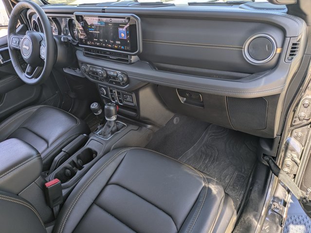 Used 2025 Jeep Gladiator Sport image 17