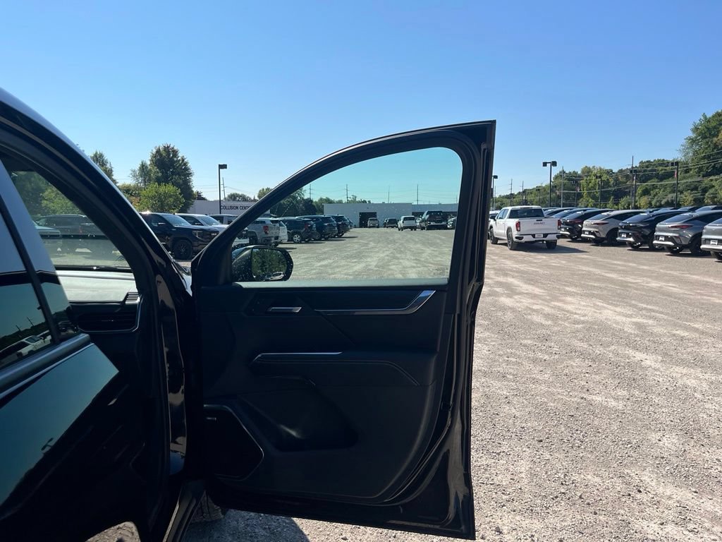 Used 2024 GMC Acadia Elevation FWD image 36