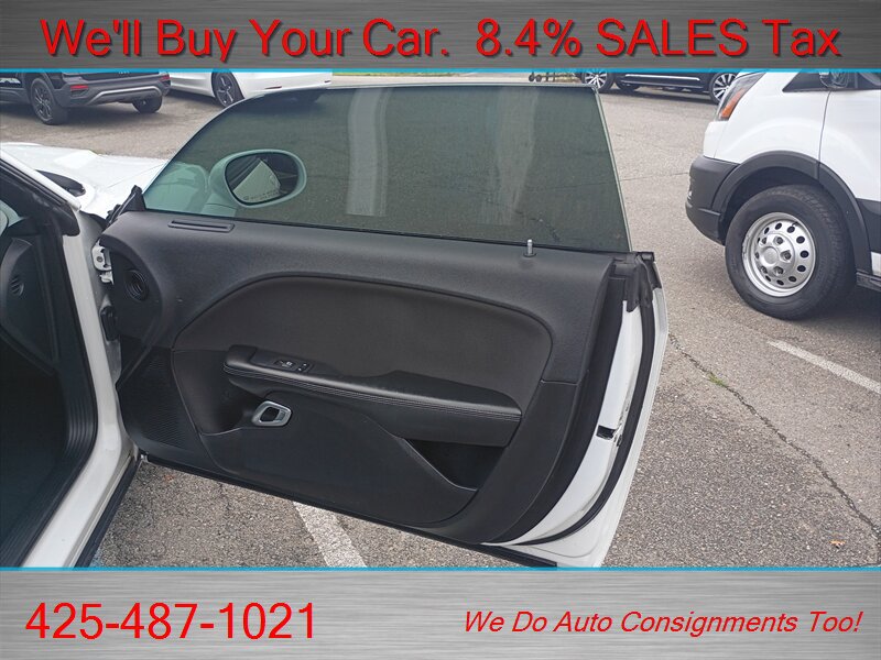 Used 2019 Dodge Challenger SXT RWD image 11