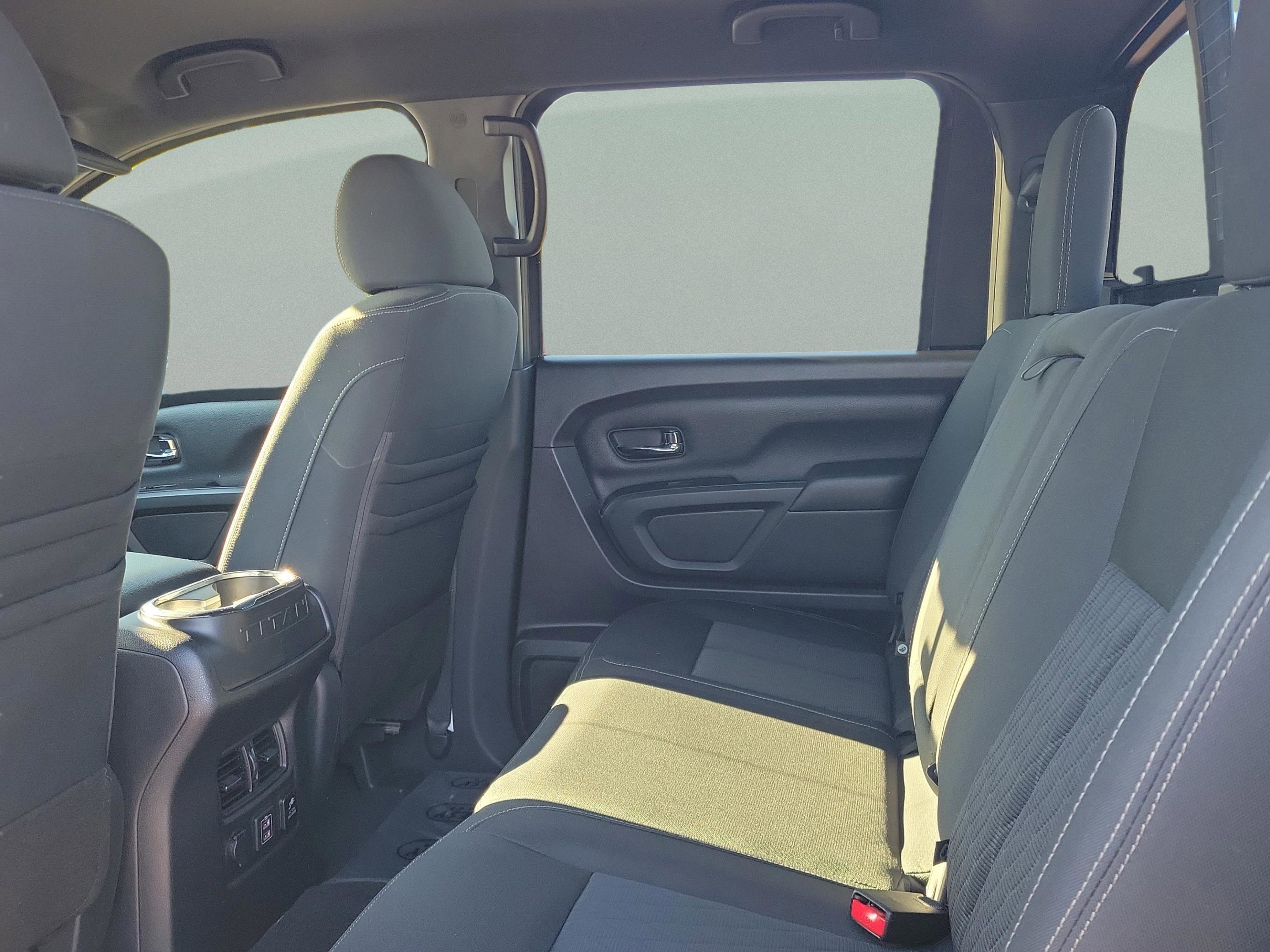 Used 2019 Nissan Titan SV w/ SV Convenience Package image 11