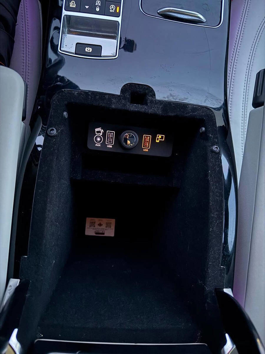 Used 2016 Land Rover Range Rover HSE image 40