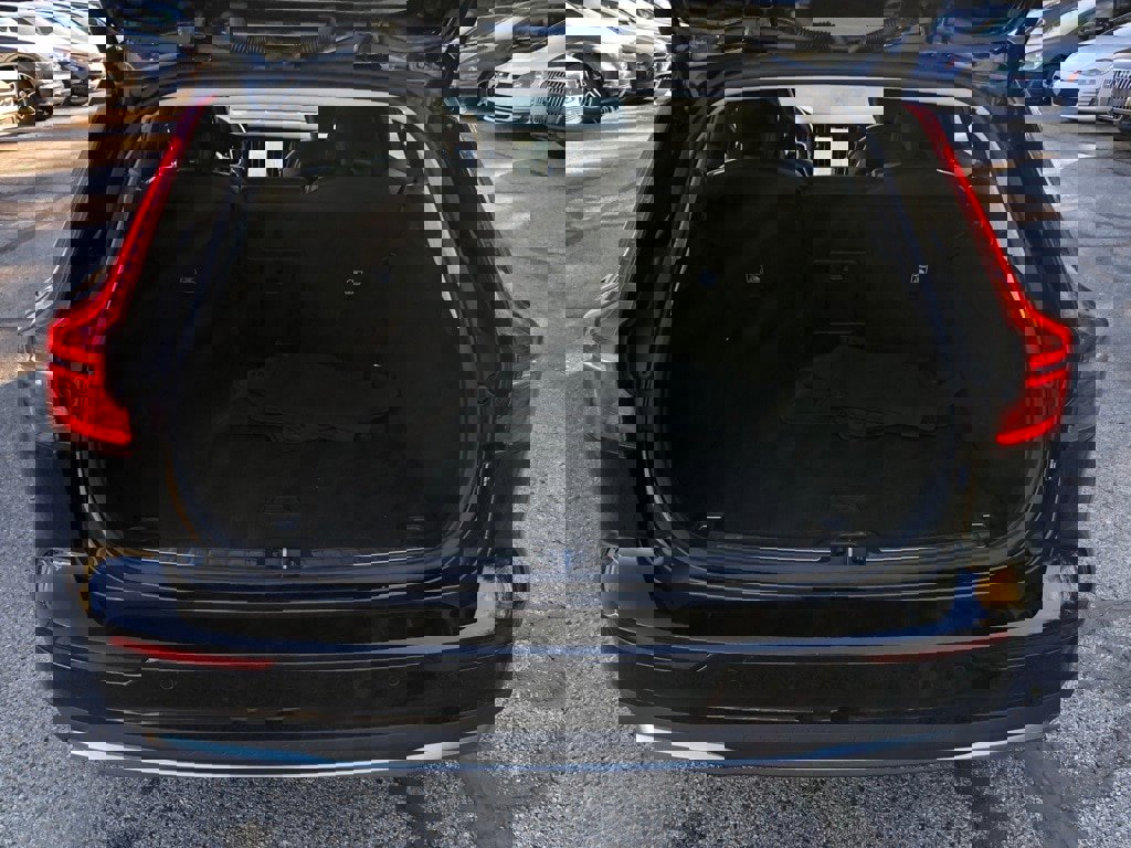 Used 2025 Volvo V60 B5 Cross Country Plus image 36