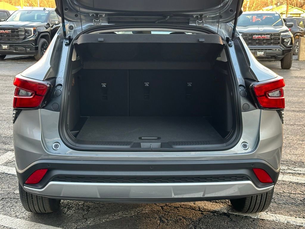 New 2026 Chevrolet Trax LT w/ Driver Confidence Package image 8