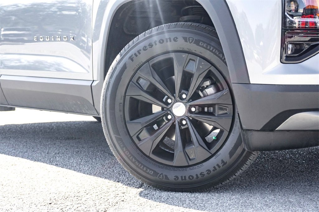 Used 2025 Chevrolet Equinox LT w/ Safety and Technology Package image 2