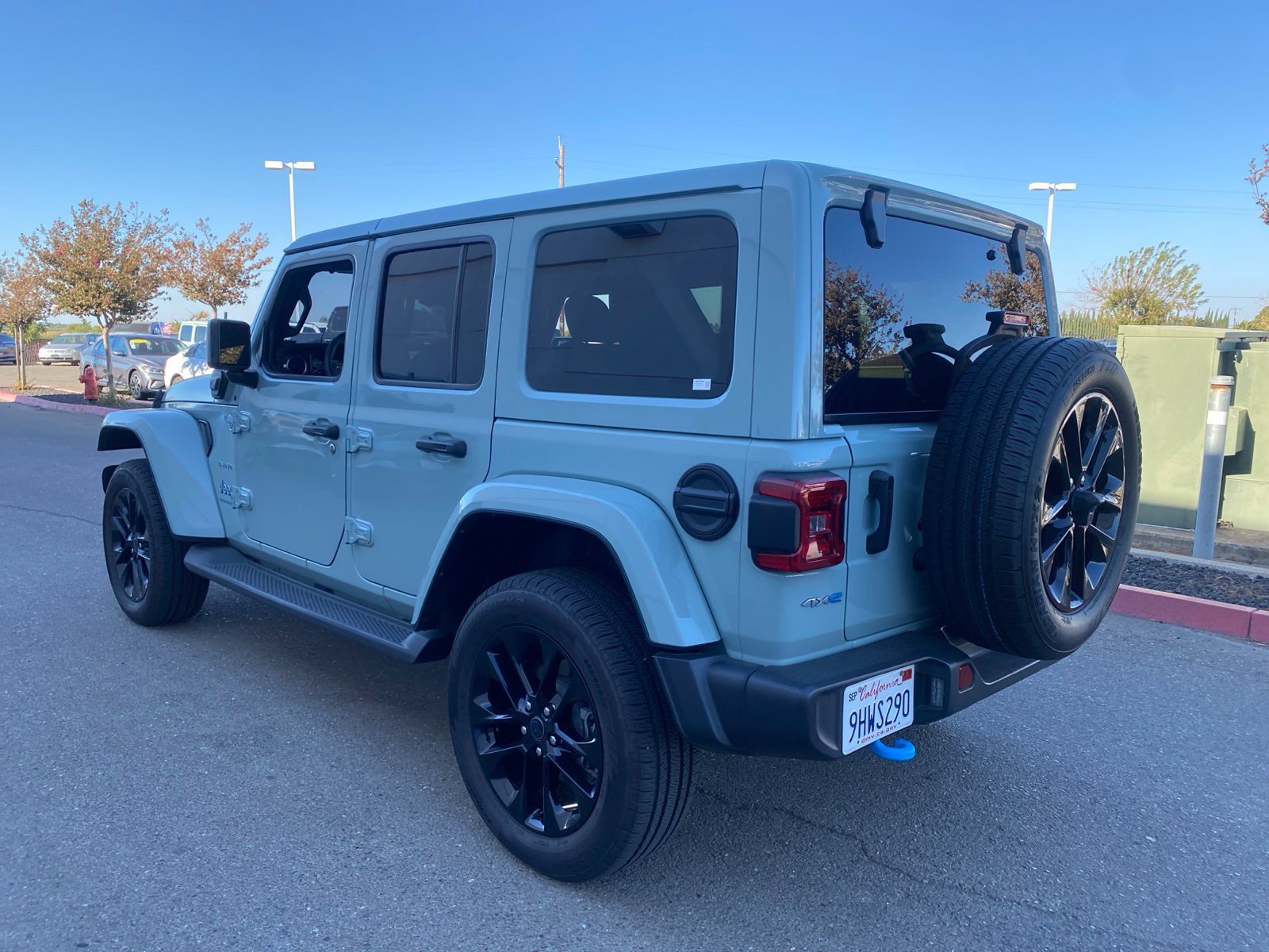Used 2024 Jeep Wrangler Unlimited Sahara w/ Technology Group AWD/4WD image 7