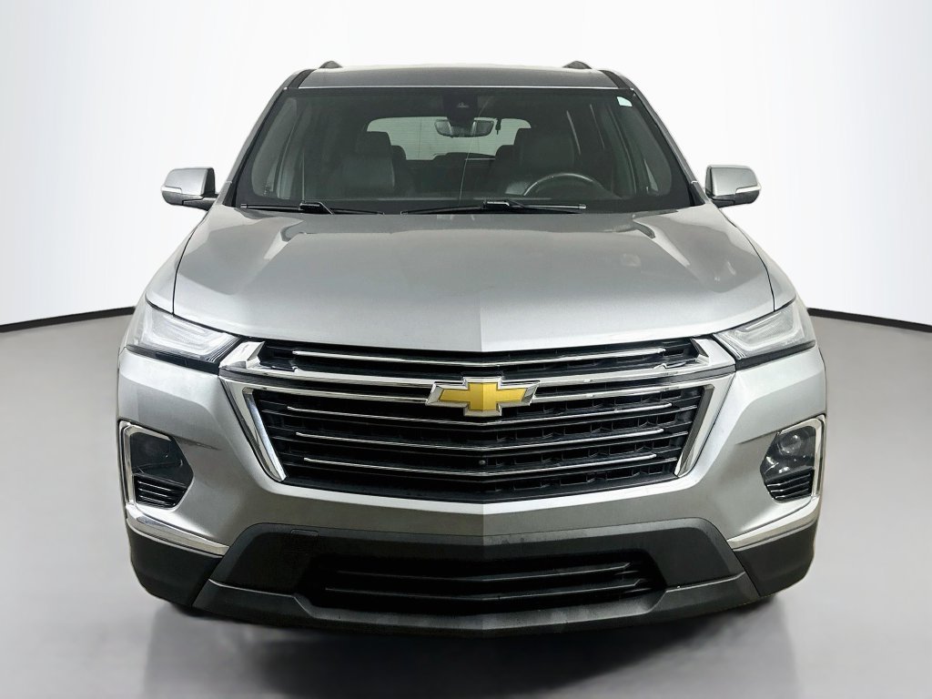 Used 2023 Chevrolet Traverse LT w/ LT Premium Package FWD image 2