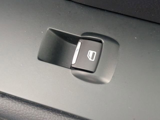 Used 2018 Ford Explorer XLT w/ Equipment Group 202A image 35