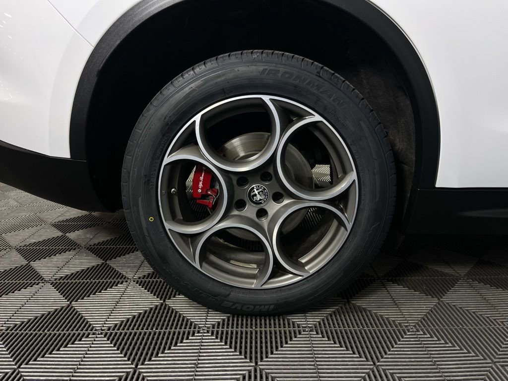 Used 2023 Alfa Romeo Stelvio Sprint image 13