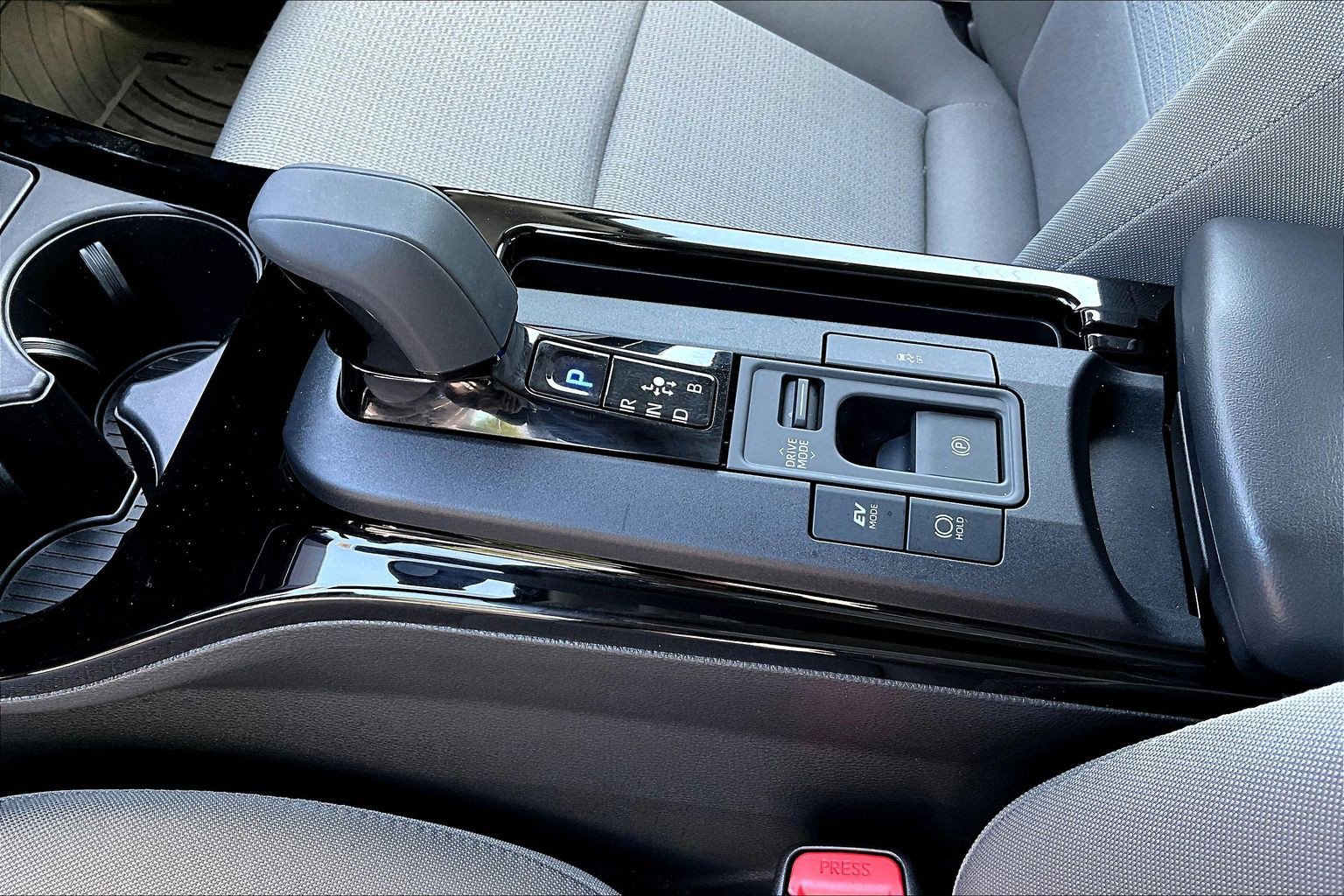 Used 2025 Toyota Prius LE FWD image 18