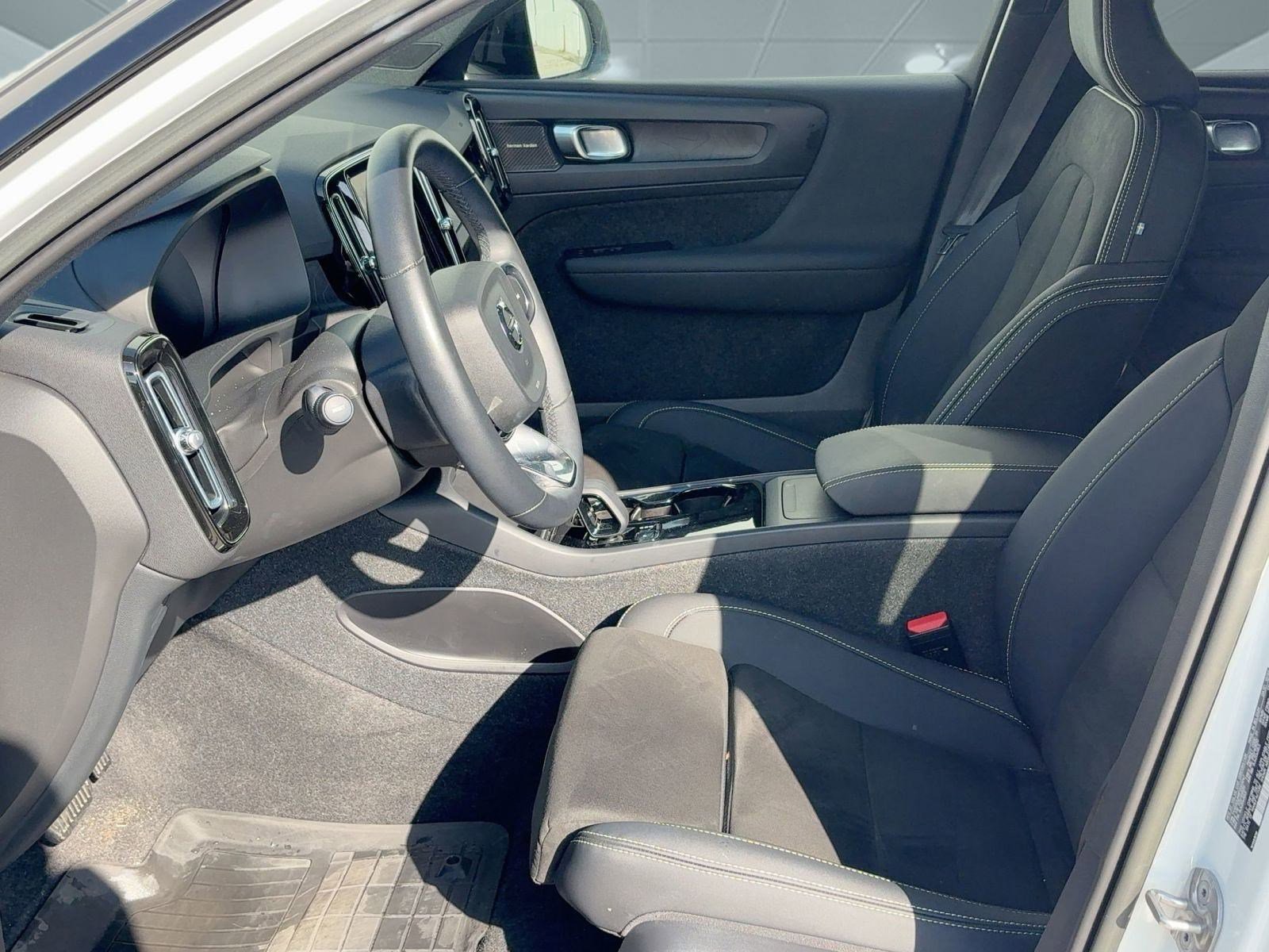 Certified 2023 Volvo XC40 Recharge Ultimate image 5