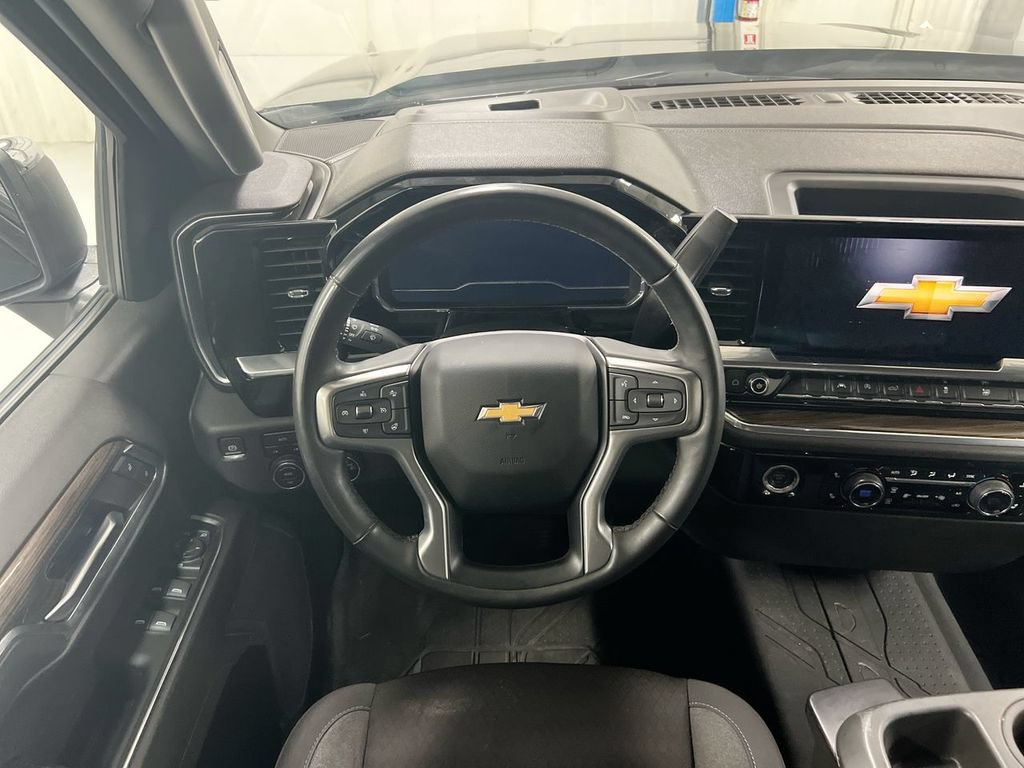 Used 2023 Chevrolet Silverado 1500 LT AWD/4WD image 11