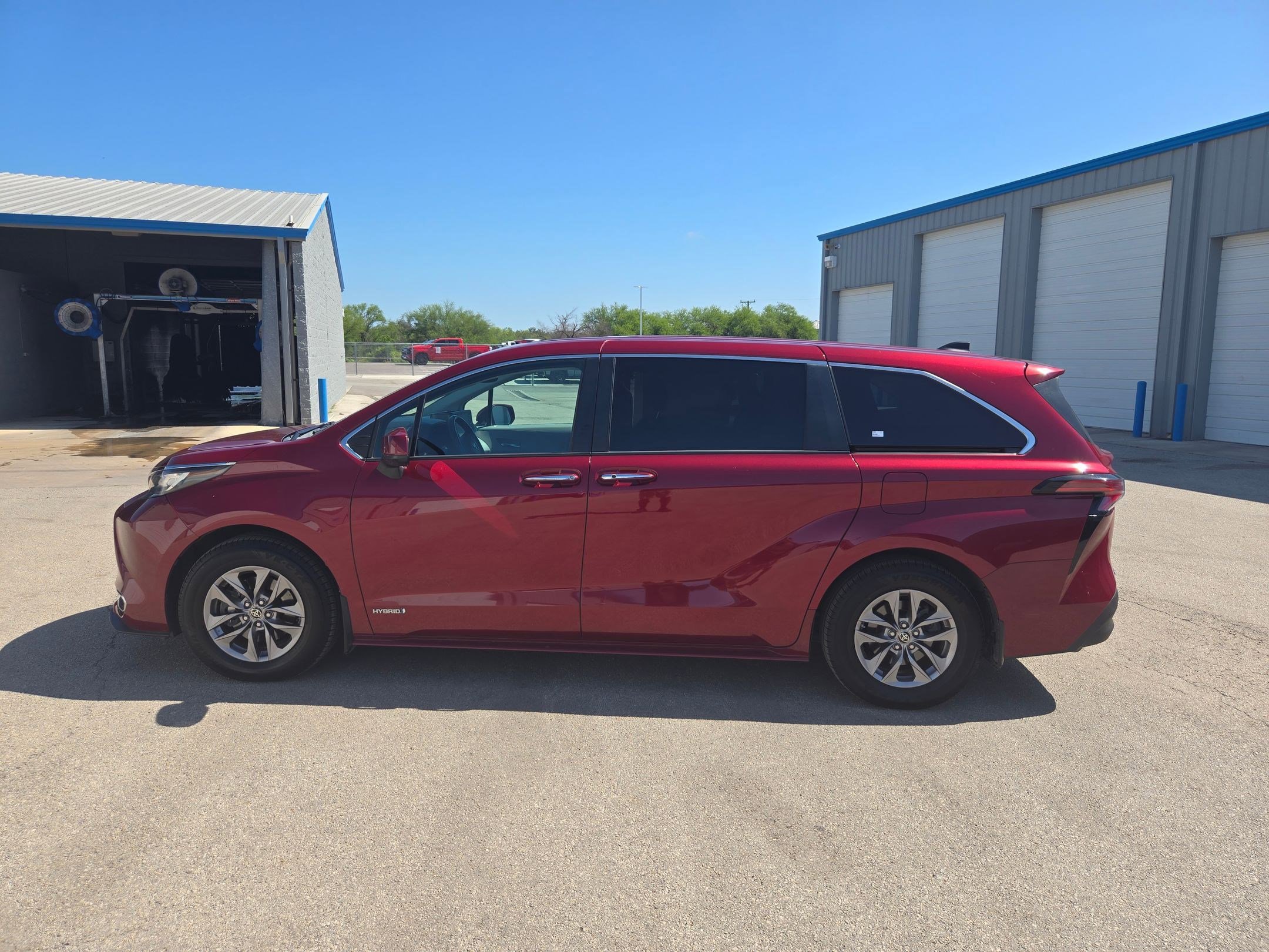 Used 2021 Toyota Sienna XLE AWD/4WD image 6