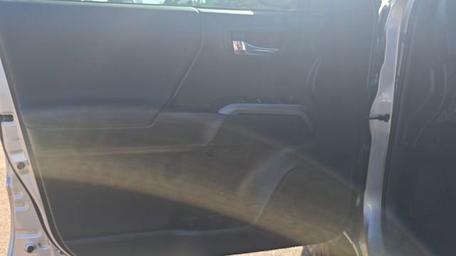 Used 2021 Toyota Tacoma TRD Off-Road image 15