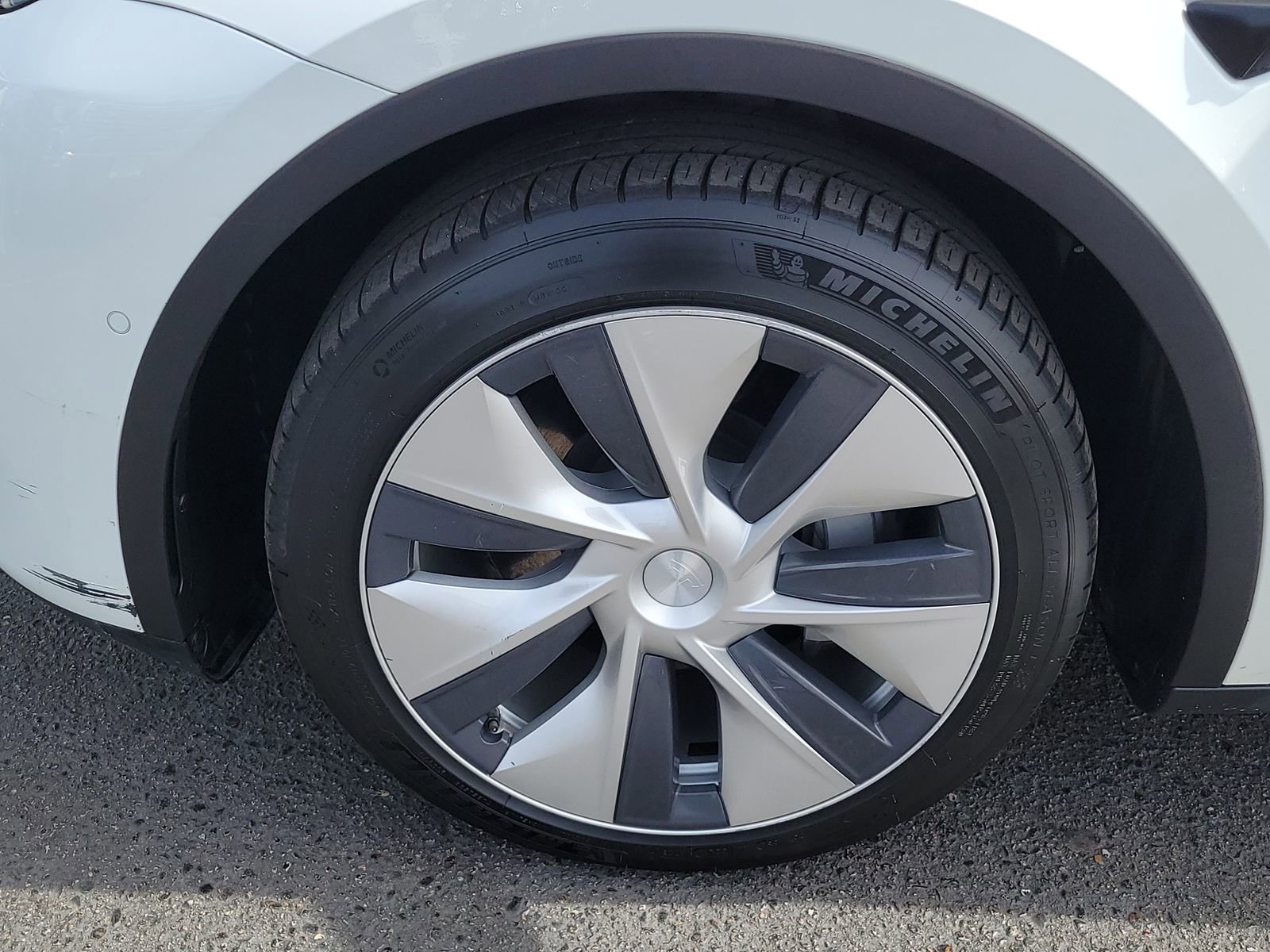 Used 2021 Tesla Model Y Long Range image 14