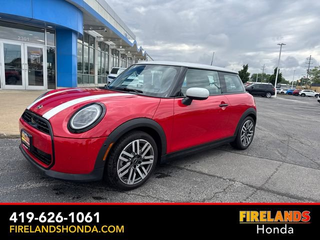 Used 2025 MINI Cooper 2-Door Hardtop FWD image 2