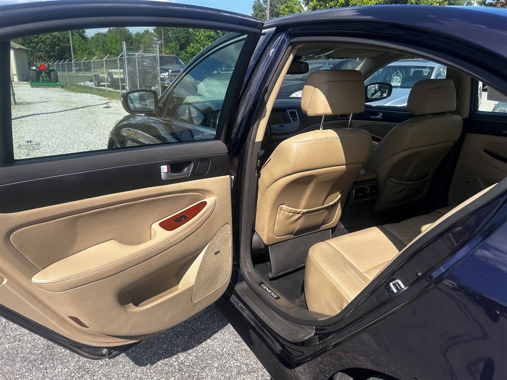 Used 2012 Hyundai Genesis 4.6 RWD image 25