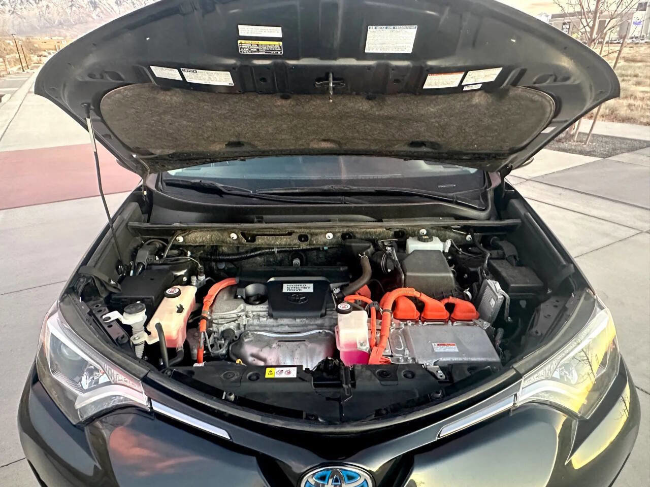 Used 2018 Toyota RAV4 LE image 19