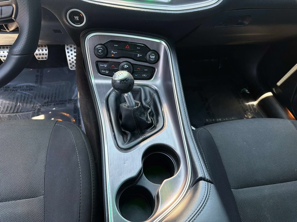 Used 2015 Dodge Challenger R/T RWD image 20