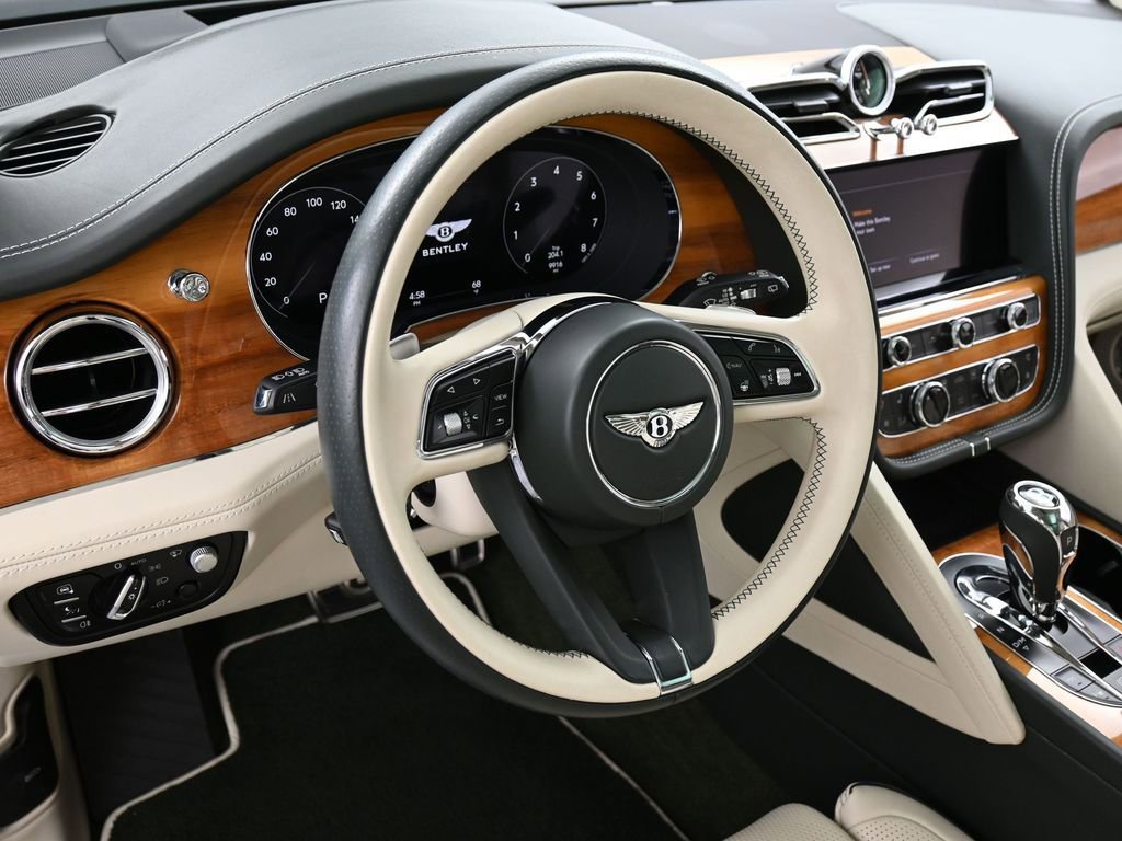 Used 2022 Bentley Bentayga AWD/4WD image 17