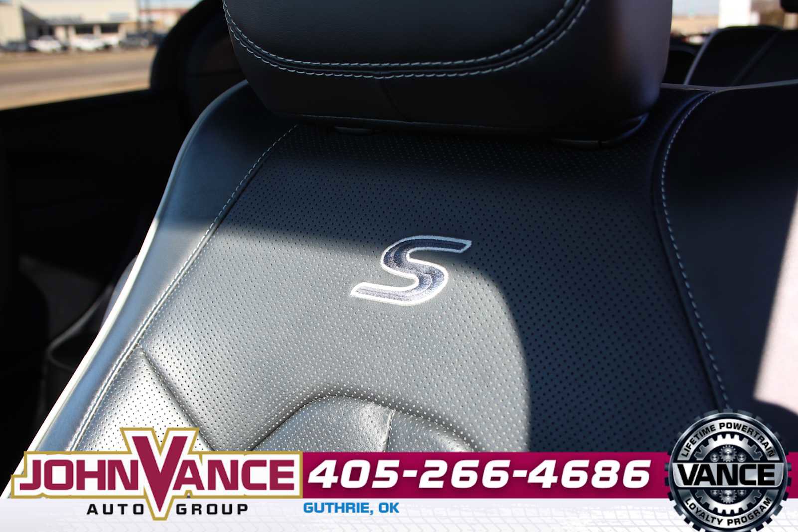 Used 2025 Chrysler Pacifica Limited FWD image 29