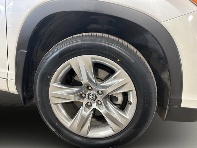 Used 2016 Toyota Highlander Limited AWD/4WD image 31