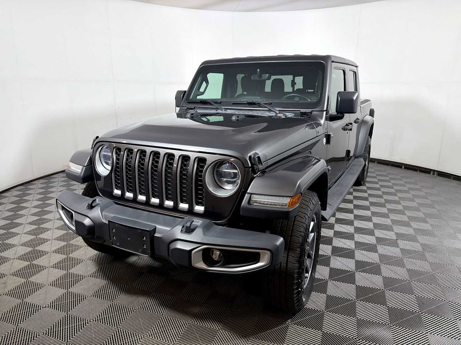 Used 2021 Jeep Gladiator Overland w/ Popular Equipment Package AWD/4WD image 3