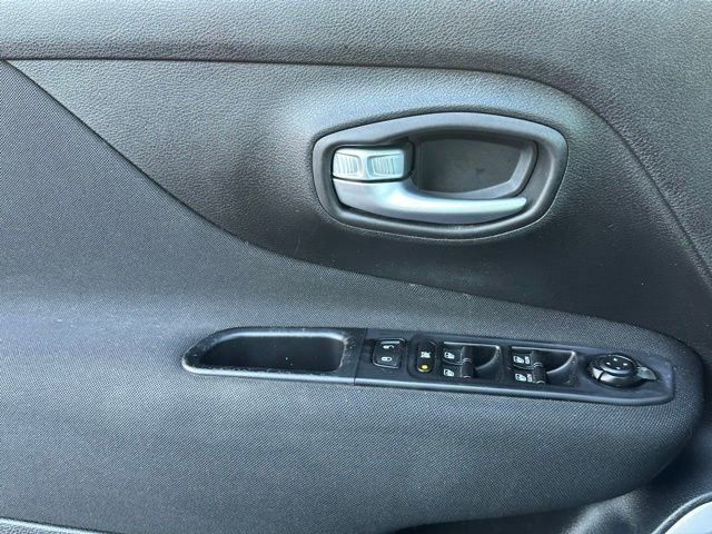 Used 2020 Jeep Renegade Latitude image 11