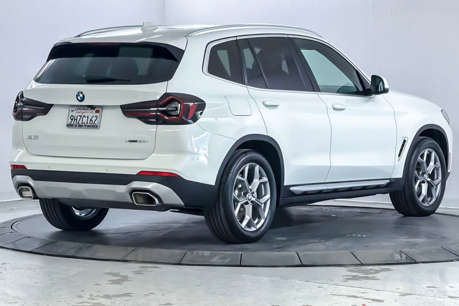 Used 2024 BMW X3 xDrive30i w/ Premium Package AWD/4WD image 2